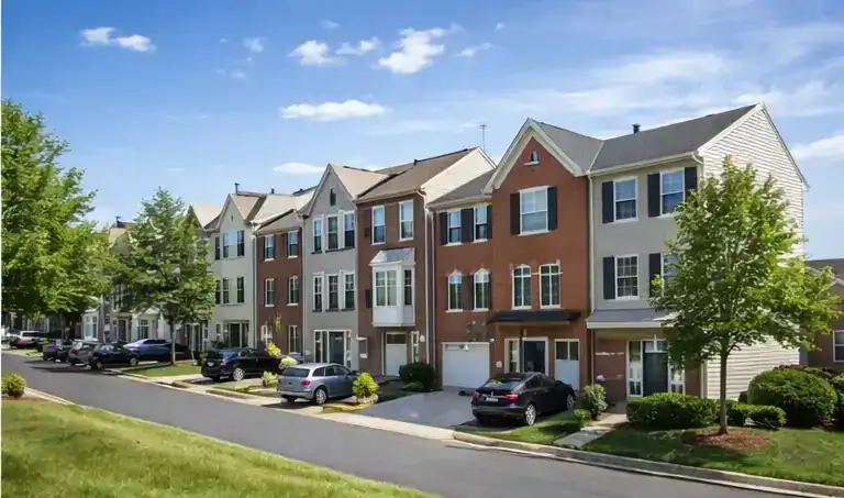 Townhomes in Kingstowne Alexandria VA residential community